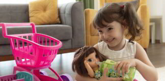 Dlaczego dziewczynki lubią się bawić lalkami L.O.L. O.M.G.