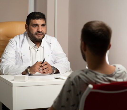 Jakie udogodnienia powinny mieć łóżka rehabilitacyjne, by spełniać wysokie wymagania pacjentów?