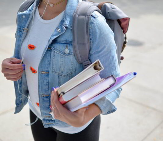 Jak stworzyć skuteczny gadżet reklamowy dla studentów?